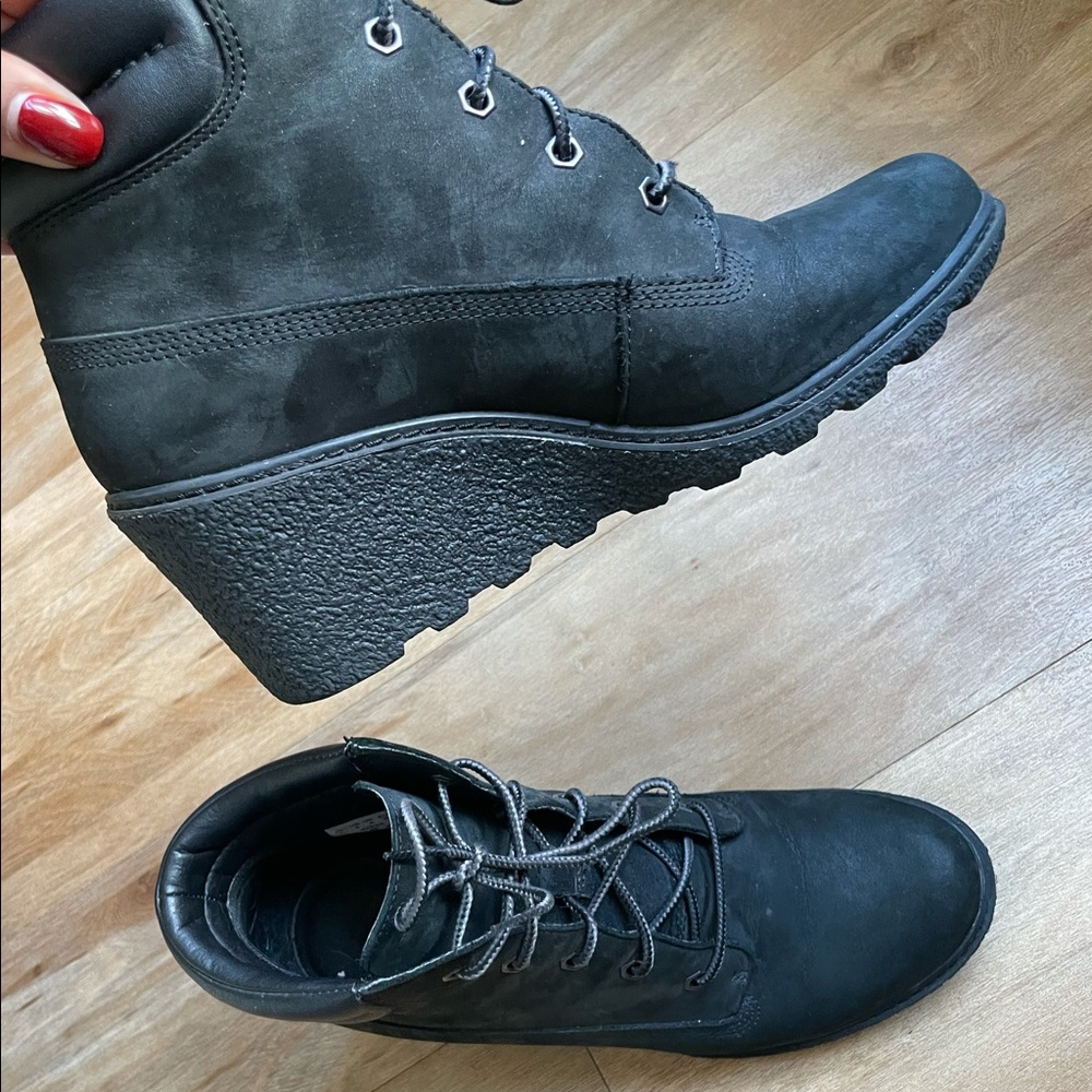Timberland Nubuk Ankle-lace up wedge boots.